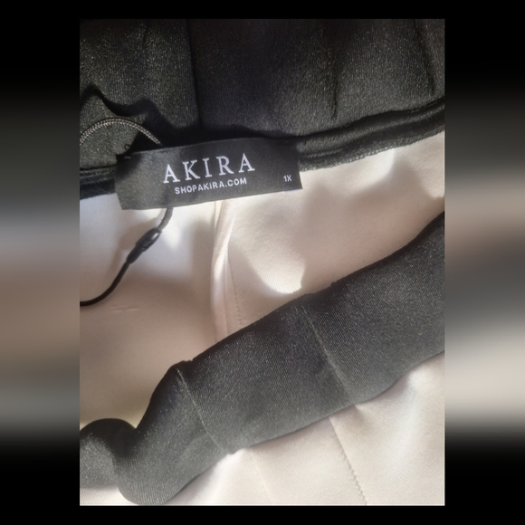 Black and White Women's Cargo Pants Sz 1x - Picture 6 of 7